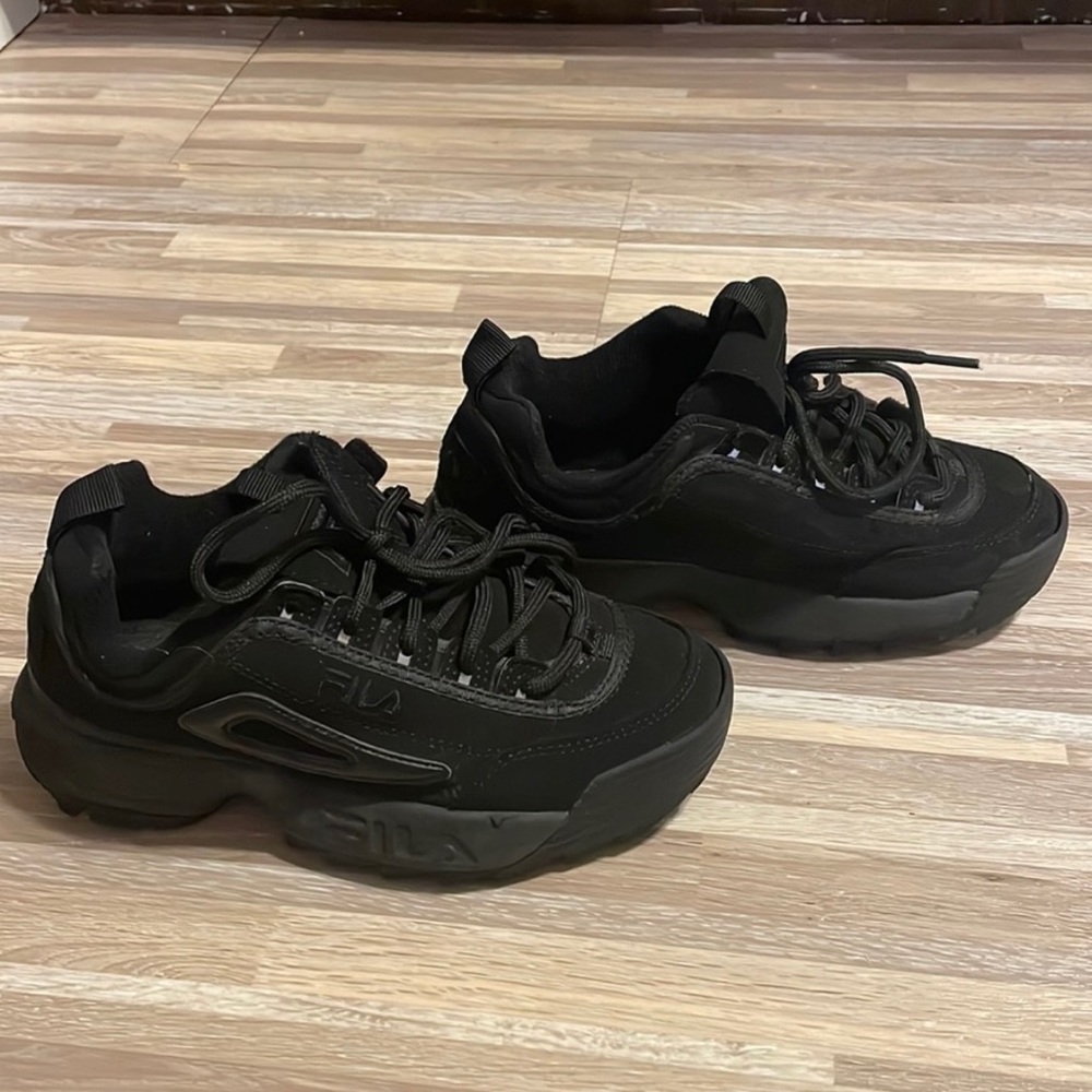 Girls black fila 3.5 disruptor 2